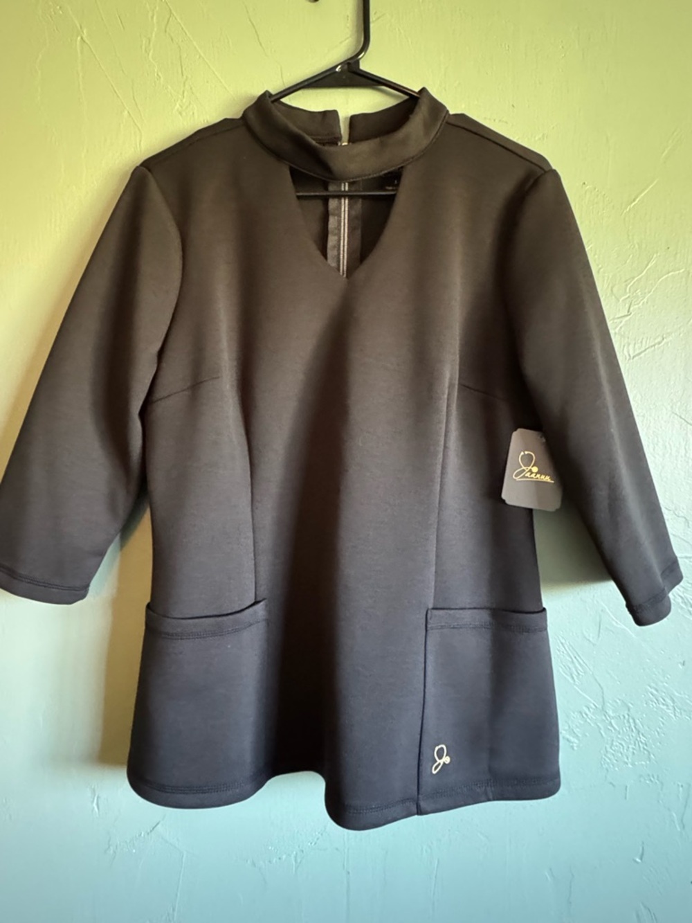 Jaanuu Med Spa Scrub top